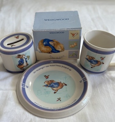 Peter Rabbit Kinder Wedgewood Konvolut Becher Teller und Spardose/Sparschwein Geschenk
