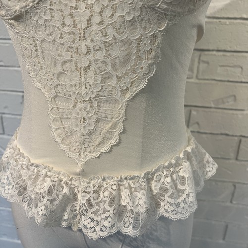 Vintage Olga Ivory Lace Ballerina Ruffle Stretch Camisole Lingerie 34 - Picture 3 of 9