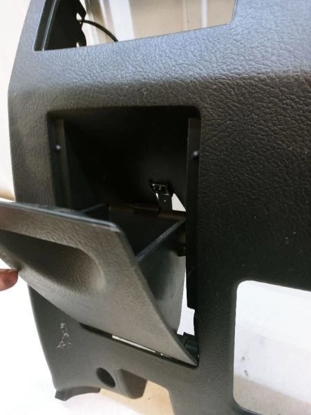 Kia Sorento 2009 conductor inferior izquierdo tablero moldura rodilla negro OEM 84751-3E510 Foto 2 de 4