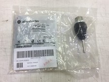 NEW ALLEN BRADLEY 800FM-JR2MX20 TOGGLE SWITCH MOMENTARY 800FMJR2MX20 2 POSITION