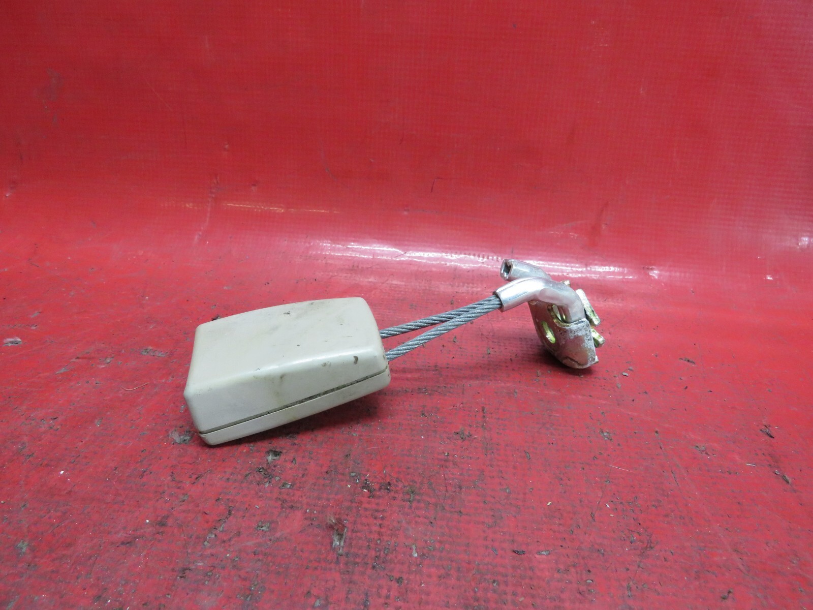 2006 BENTLEY FLYING SPUR RIGHT REAR SEATBELT BUCKLE