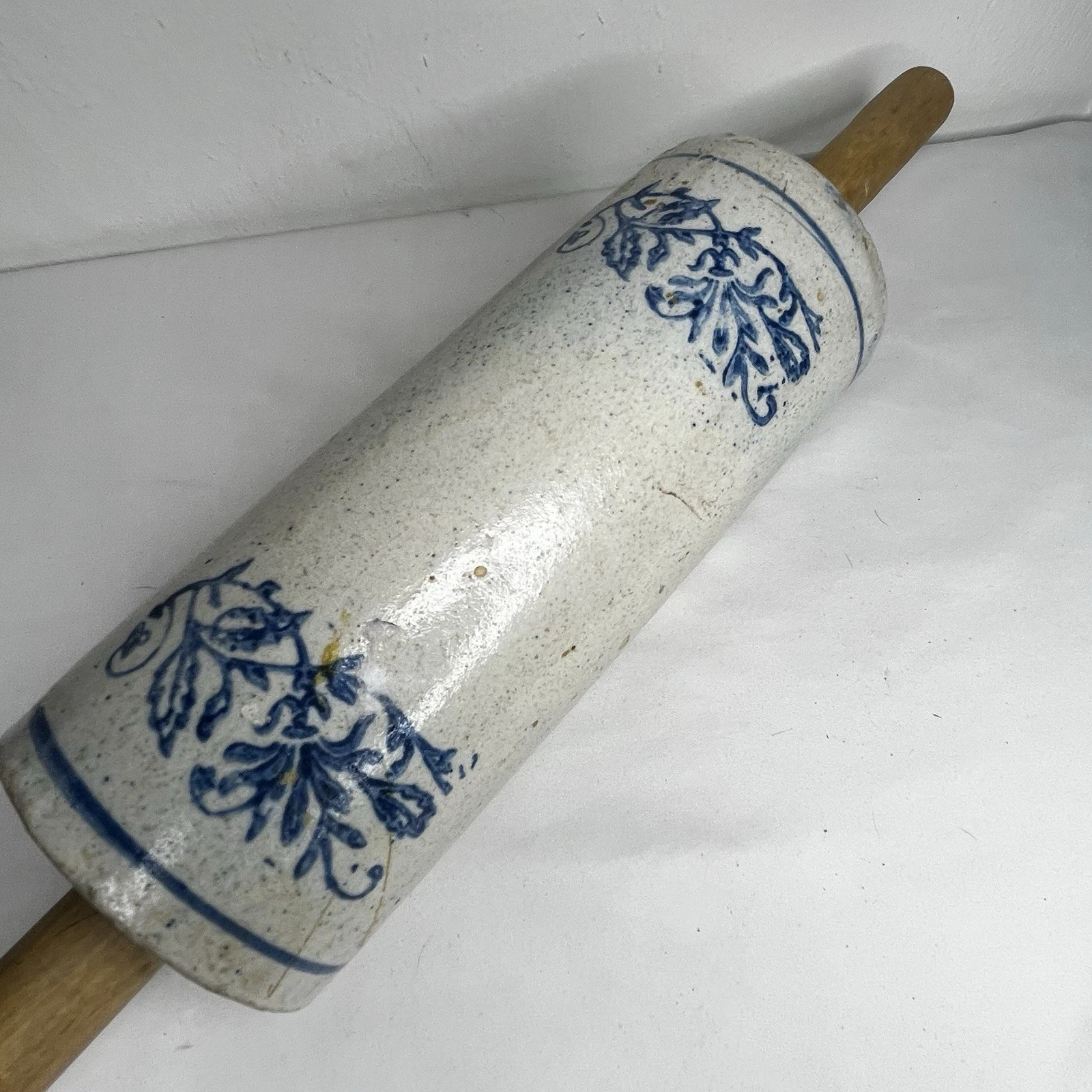 ANTIQUE STONEWARE BLUE/WHITE ROLLING PIN W/WOODEN HANDLES
Opens in a new window or tab