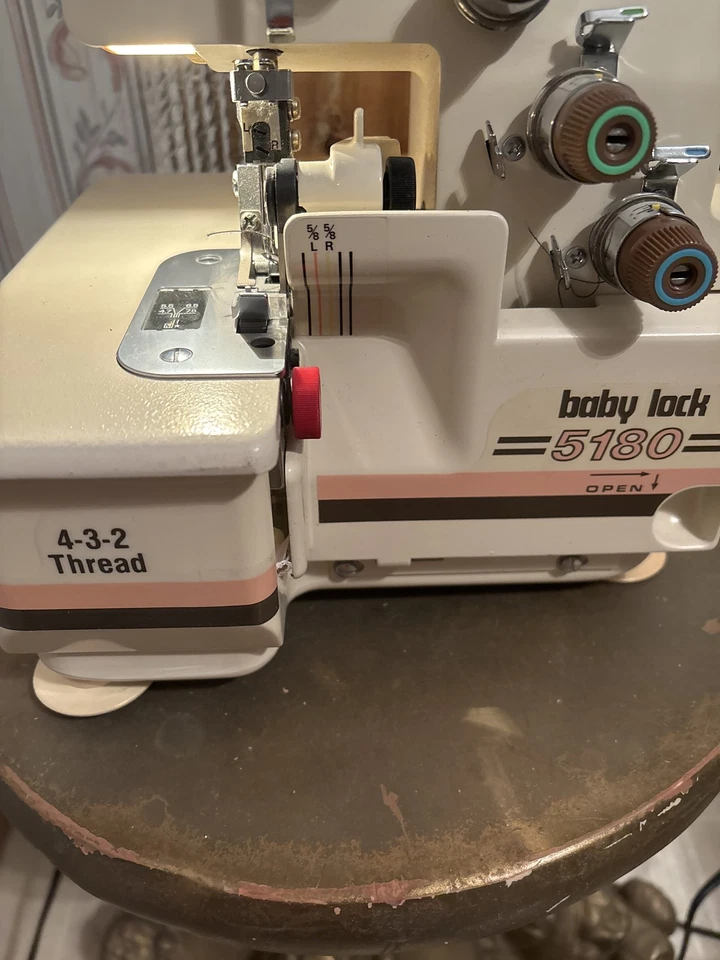 BabyLock 5180 Serger Usado - Imagem 2 de 4