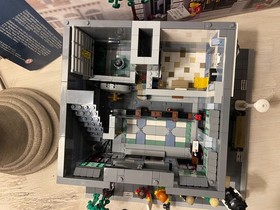 LEGO Creator BRICK BANK Modular Building Set 10251 w Box/Instr INTERIOR 99.9%C