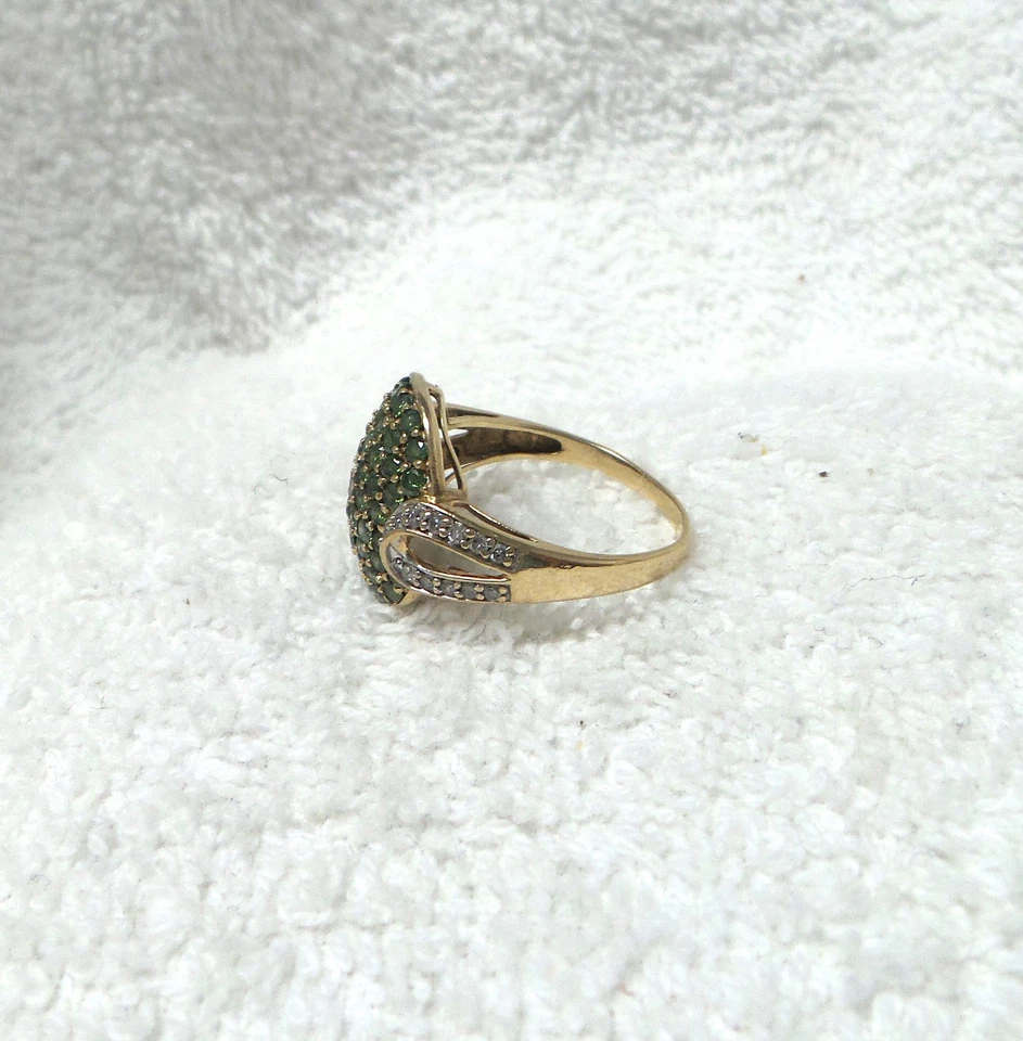 Ladies 10kt Yellow Gold Green and White Diamond Pave Ring - Image 3 of 4