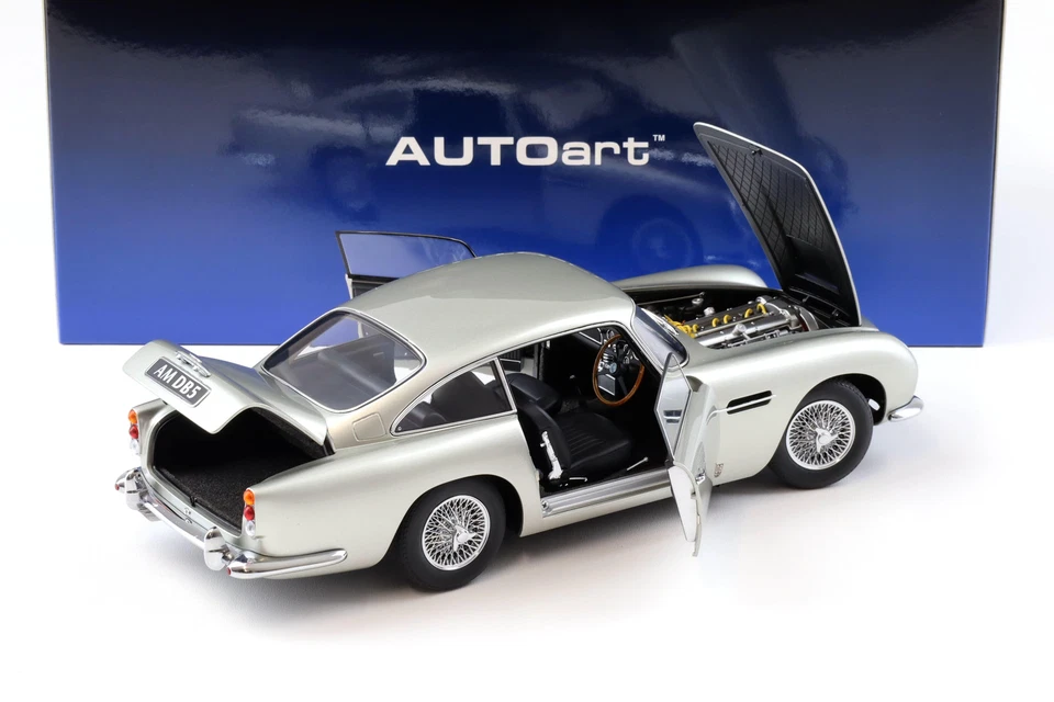 1:18 AUTOart Aston Martin DB5 Coupé 1964 Argento Betulla 70287 - Immagine 4 di 4