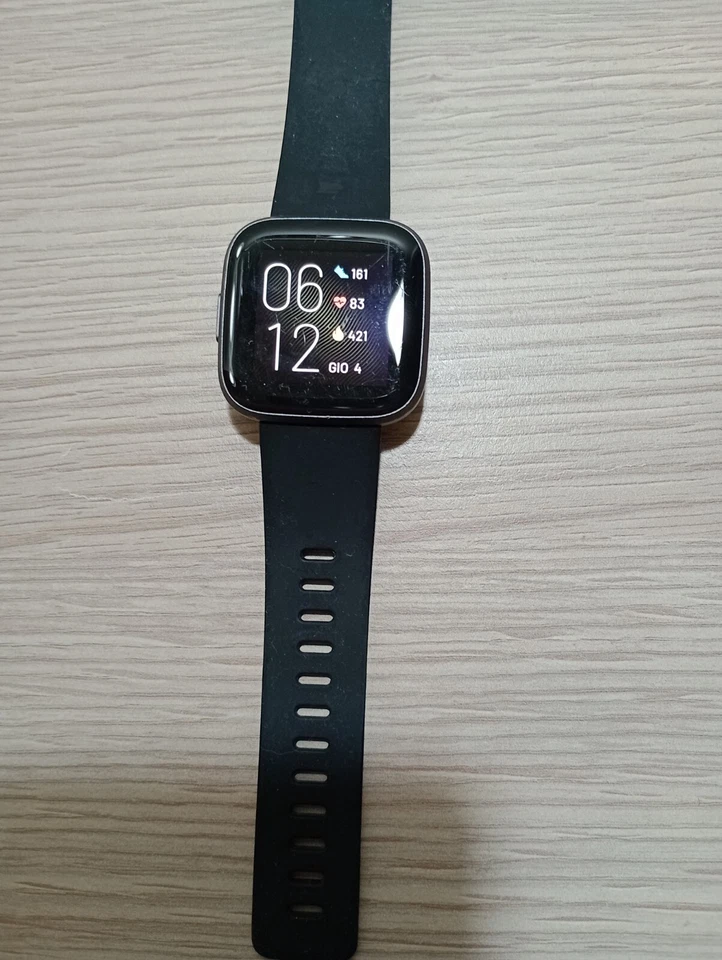 Smartwatch Fitbit Versa 2 - nuovo,ottime condizioni, mai usato - Immagine 2 di 4