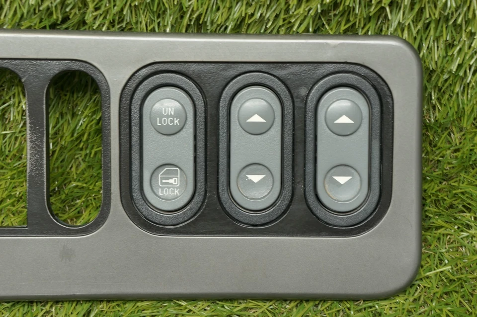 88-94 Chevy GMC Silverado Sierra OBS Power Window Door Panel Switches Bezels OEM - Image 3 of 4