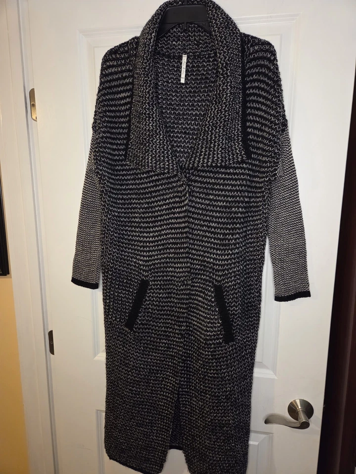 Willow & Clay Long Sweater With Pockets Sz Small Preloved - Image 1 of 4