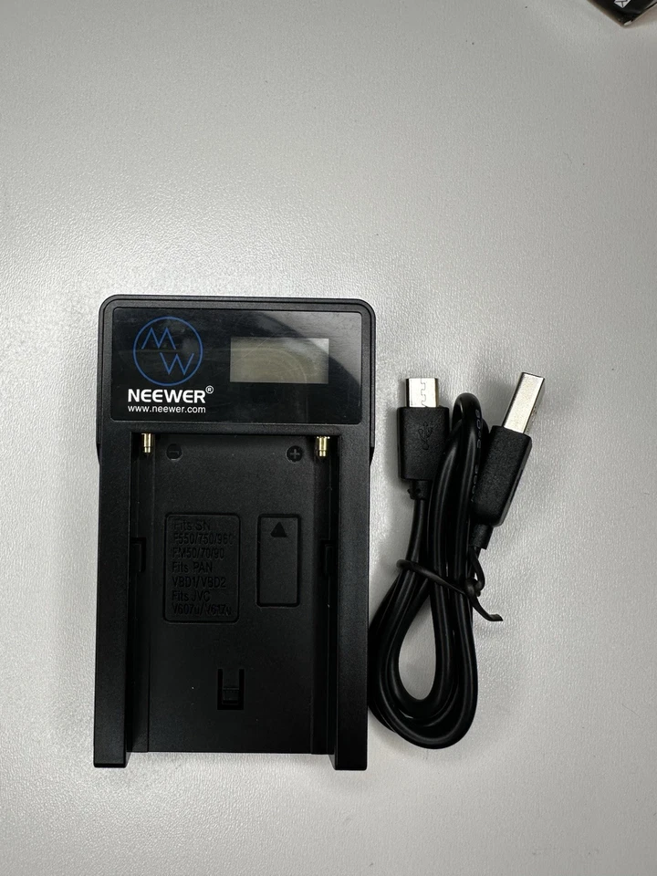 Neewer NW-USBF550 Dual USB Charger - Image 2 of 4