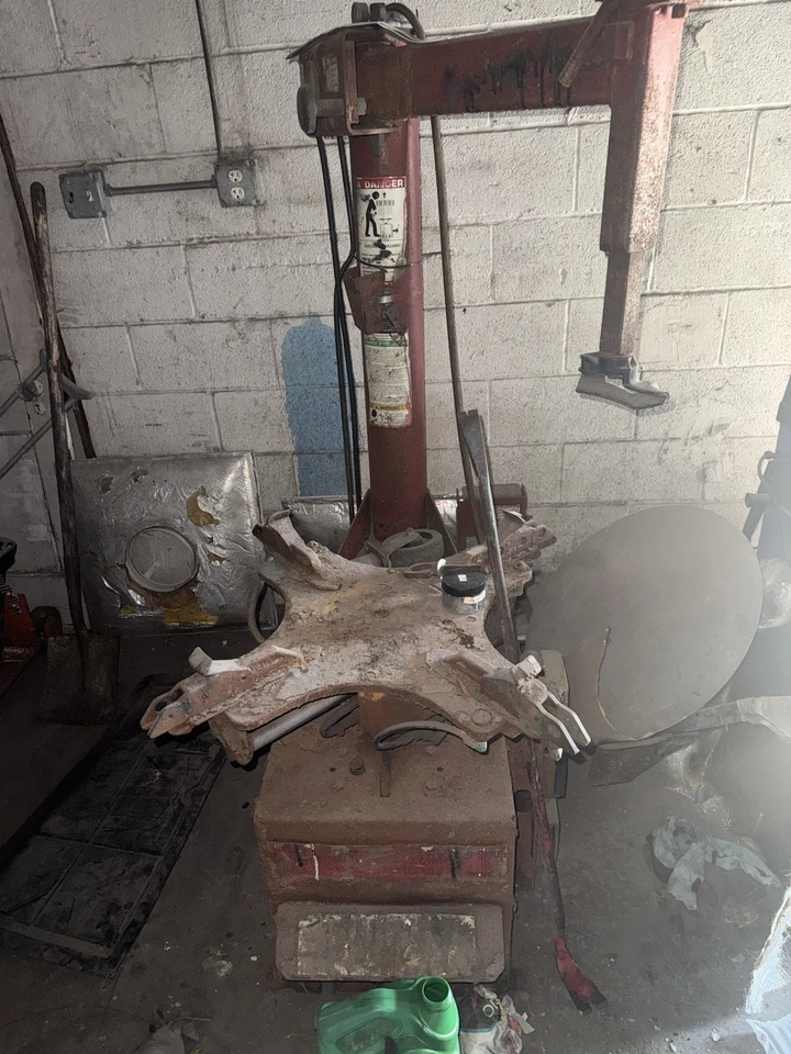 Hydraulic Tire Changer Machine Heavy Duty Auto Repair Equipment - Image 2 of 4