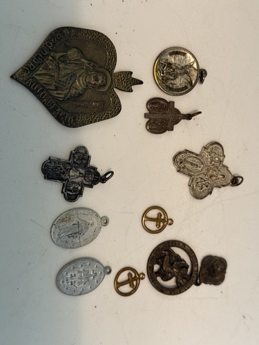 Vintage Medaille Anhänger Anfang 1900 Katholisches Kreuz / Anhänger 10 Stück - Bild 1 von 20