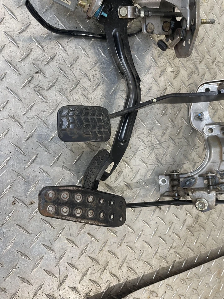 90 91 92 93 94 95 96 97 Mazda Miata Juego de pedales de freno de embrague MX5 OEM 90-97 Foto 2 de 4