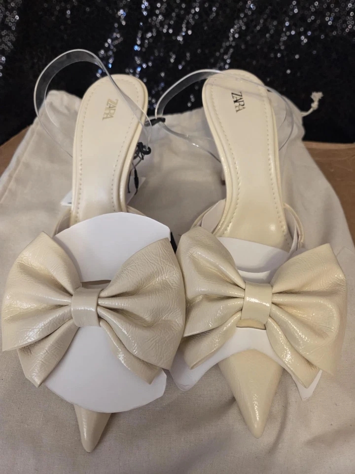 NUEVO Zara Crema Arco Punta Mules Talla 37 EE. UU. 6.5/7 con BOLSO CAJA BROCHE DORADO Crema Foto 2 de 4