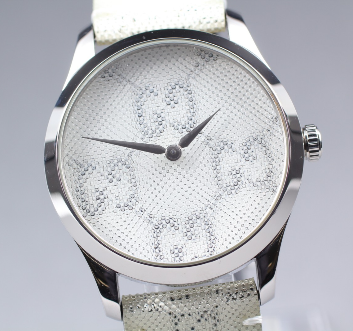 Near MINT Gucci G-Timeless 126.4 Hologram Dial Quartz Men's Watch GG Motif