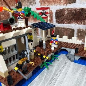 LEGO Pirates 6242 Marine Fort Set - Used No Box Manual Complete