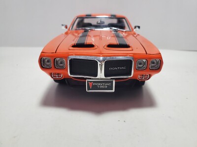 Road Signature 1969 Pontiac Firebird Trans Am 1:18 Scale Diecast