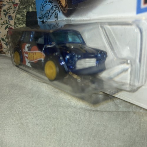 2019 Hot Wheels Super Treasure Hunt Morris Mini Sharp Looking Car DAMAGED CARD - Picture 5 of 12
