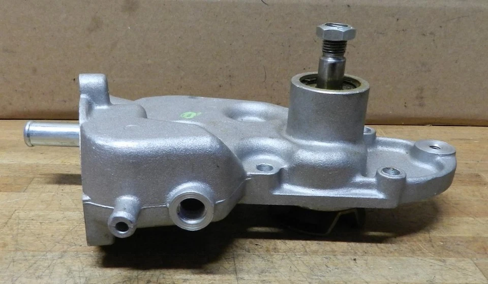 1982-88 Peugeot 505 D & TD XD2 2.5L Diesel engines 4 Cyl new water pump 385SQ - Image 3 of 4