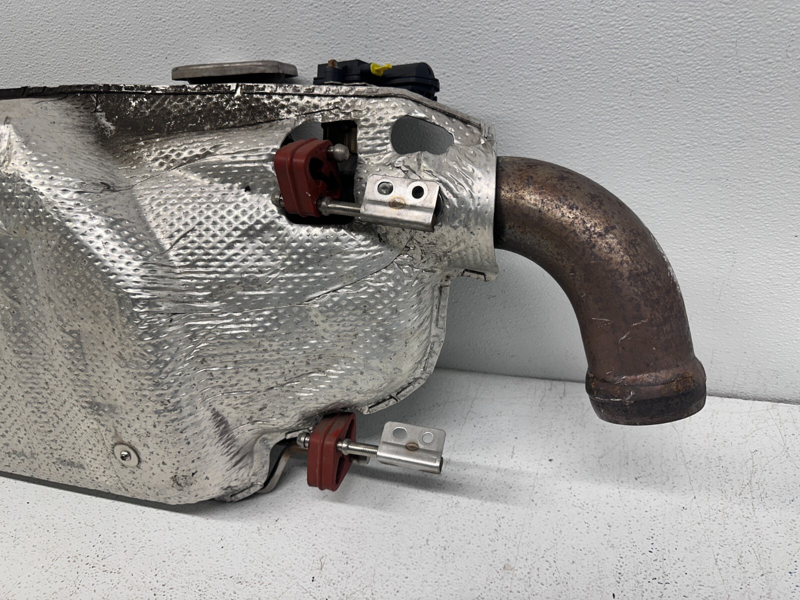 Rear Exhaust Muffler Silencer Tail Pipe V12 HY53-5230-AE Aston Martin DB11 17-23
