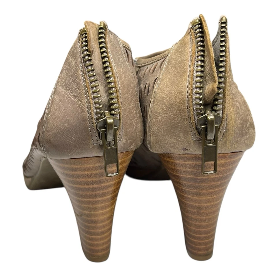 Zapatos Bella Vita para mujer 7 1/2 cuero tostado medio punta abierta superior tacón de 3" Foto 2 de 4