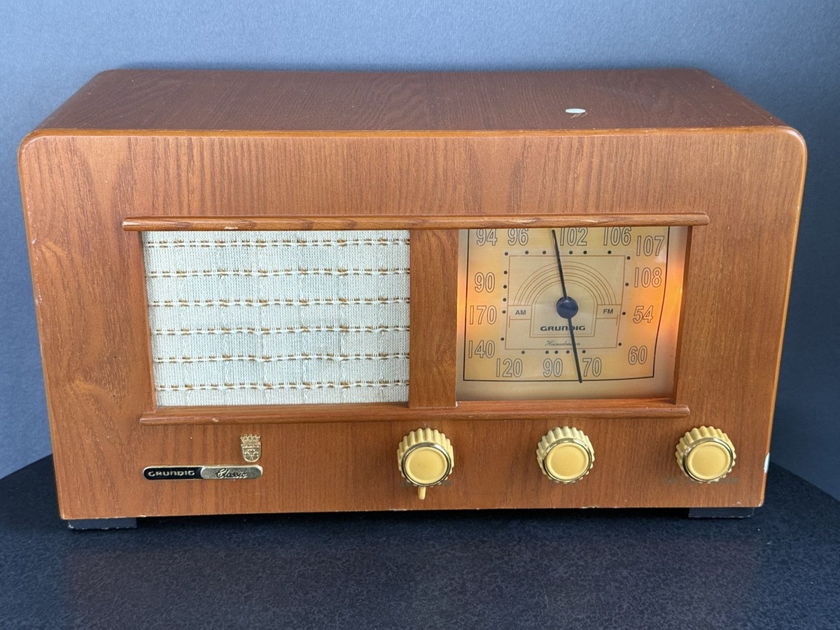 VTG Grundig Classic Heinzelmann AM FM Radio 1990's Tested & Works