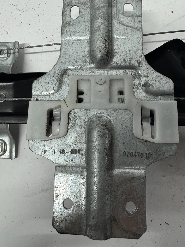 2013-2016 CHEVROLET TRAVERSE ENCLAVE ACADIA FRONT LEFT DRIVER WINDOW REGULATOR - Image 4 of 4