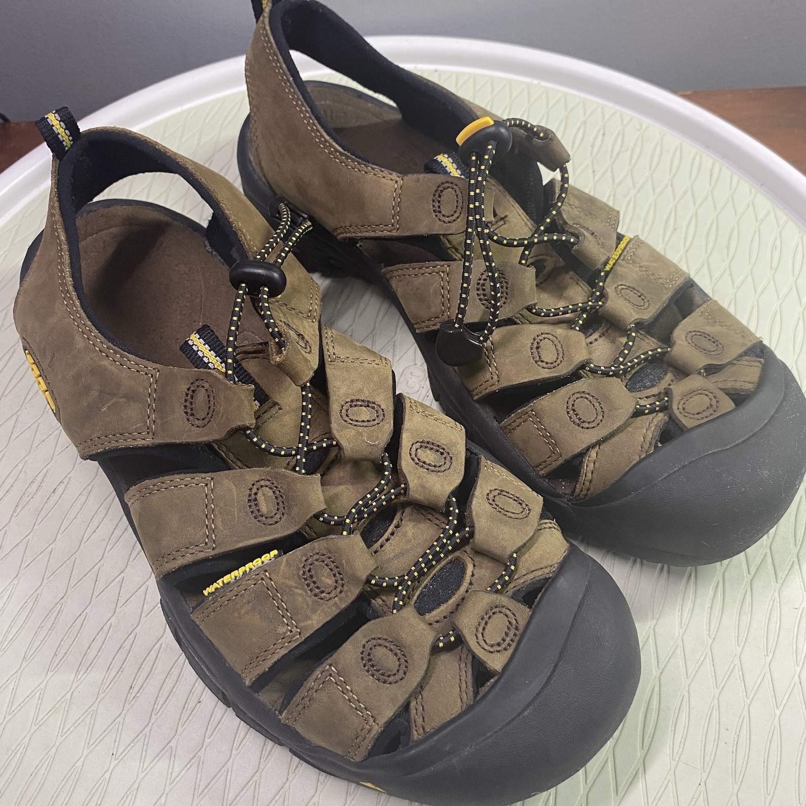 Sandali Keen da uomo impermeabili in pelle marrone escursionismo passeggio marrone taglia 10 10 5 US