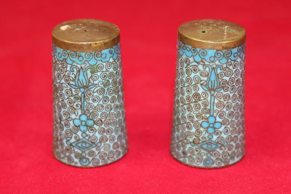 Antigua coctelera de sal y pimienta Cloisonné de colección latón pequeño esmalte hecha a mano verde azulado NY Foto 2 de 4