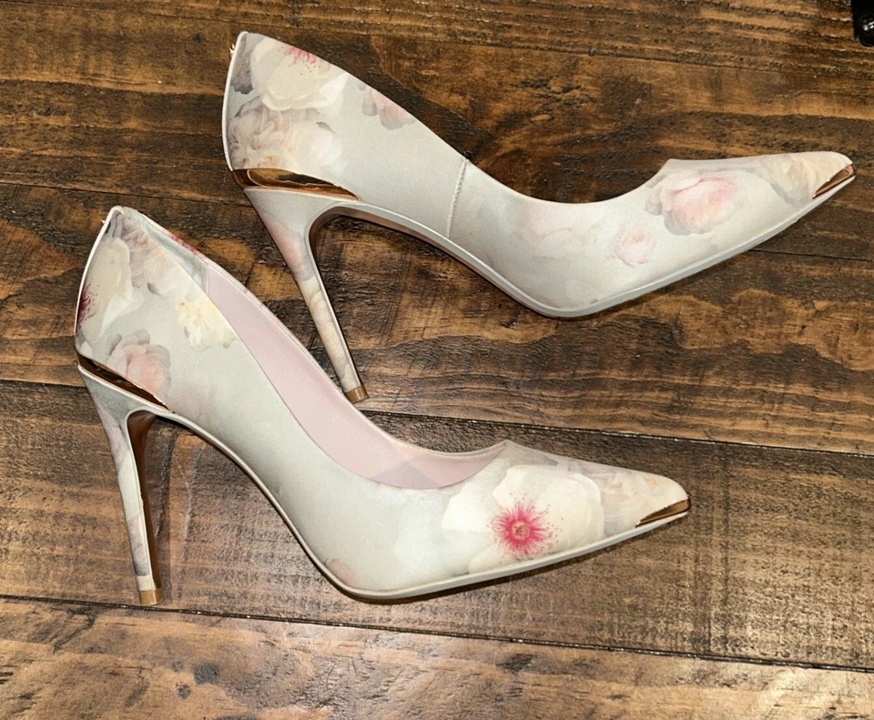 Ted Baker Kawaap 东方浅灰色花卉高跟鞋 37 码美国 6.5 码 — 第 4/4 张图片