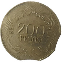 COLOMBIA 200 PESOS 2015 COIN ERROR-NICKEL BRASS 4.6GR WITH EDGE LETTERING REF300