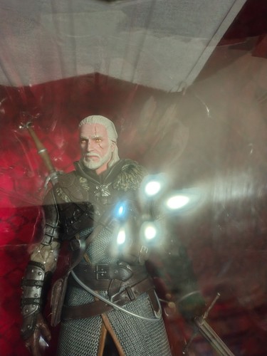 *The Witcher" Geralt Action Figure Wild Hunt 24 Cm Bear Armor Dark Horse NUOVO - Foto 2 di 7