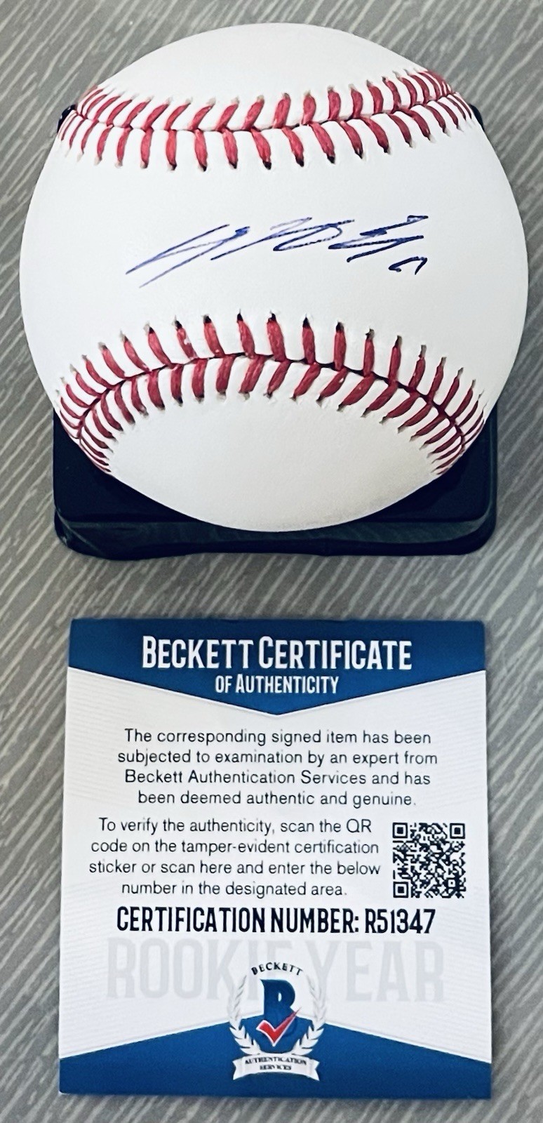 JUNG -HOO LEE WITH #51 BECKETT ROOKIE AUTHENTICATED SIGNED NEW MANFRED BASEBALL