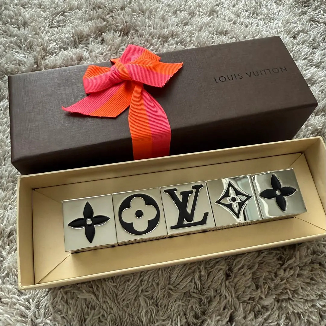 LOUIS VUITTON ルイヴィトン ダイス キューブゲーム Authentic Louis Vuitton Dice Monogram Cube Game Silver VIP Limited