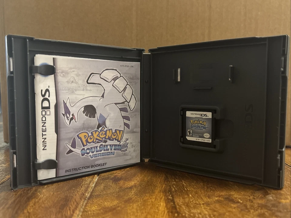 Pokemon SoulSilver DS Complete in Box with Manual - US Version NTSC - CIB - Image 2 of 4