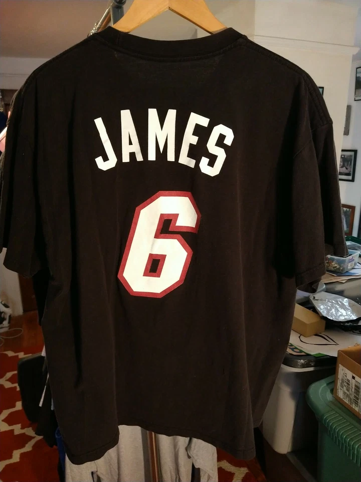 Vintage Miami Heat T-shirt LeBron James Size XL basketball nba - Image 2 of 4