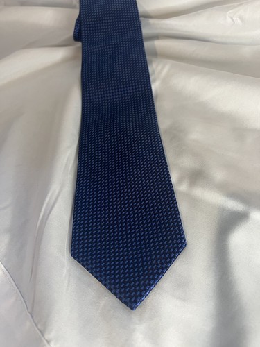 IZOD Navy Blue/ Blue Weave Pattern Tie Necktie 58"x3.25" - Picture 4 of 6