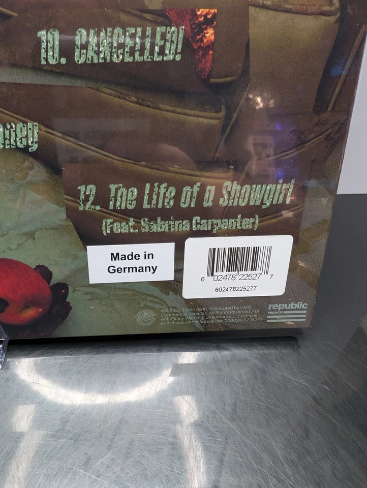 Life of a Showgirl The Shiny Bug Edition Wintergreen Onyx Marbled Vinyl -IN HAND - Image 3 of 3