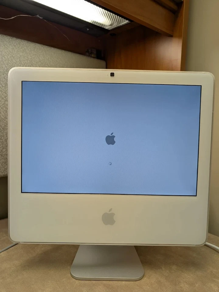 Apple Macintosh G5 2004 17" 1.8 GHz iMac 512MB RAM Running Mac OS X Leopard - Image 2 of 4
