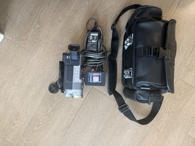 Sony Handycam DCR-TRV250 Digital-8 Camcorder with Carrying Bag