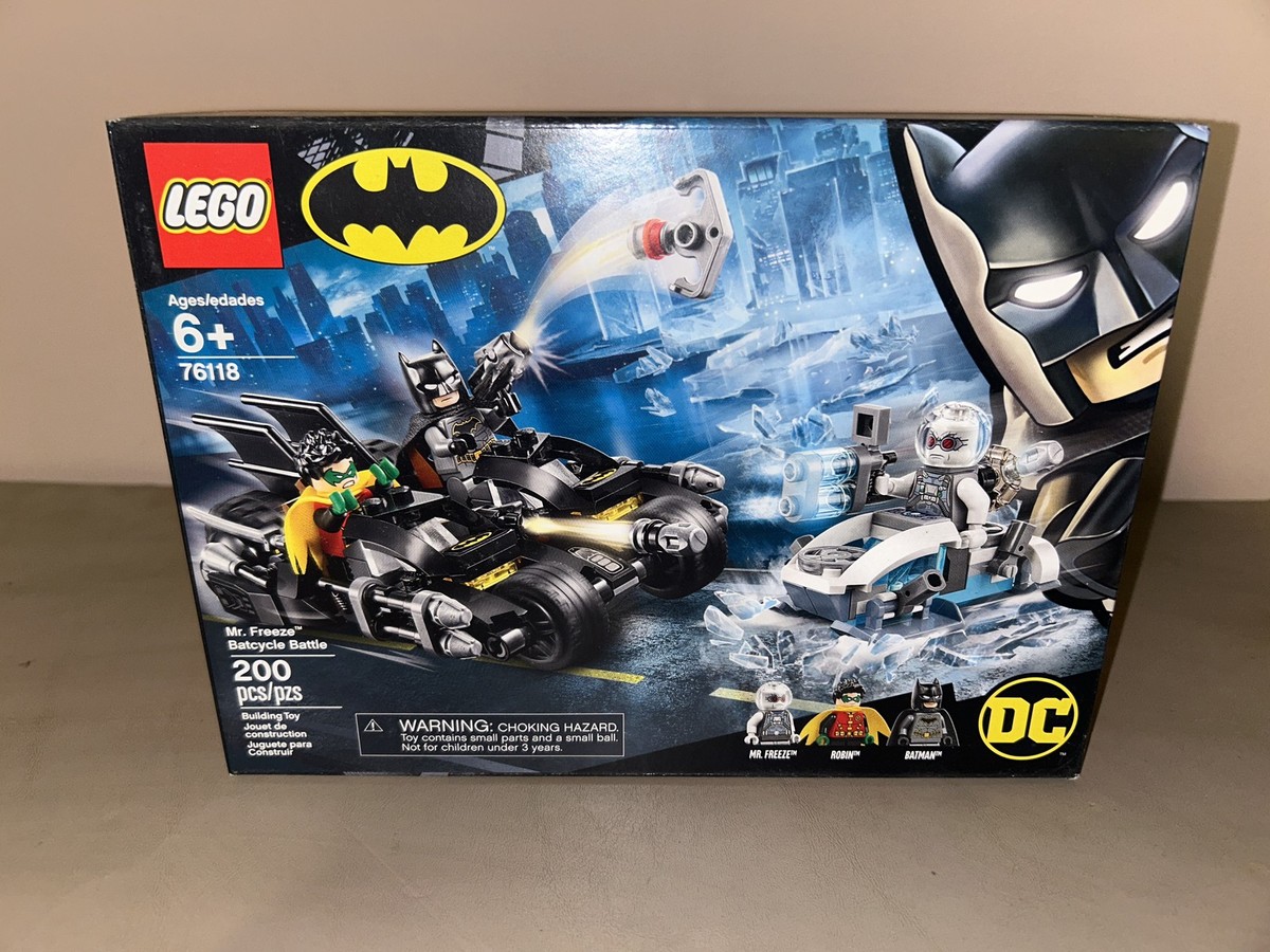 よう Mr. Freeze™ Batcycle™ Battle 76118 | Batman™ | Buy online at the
