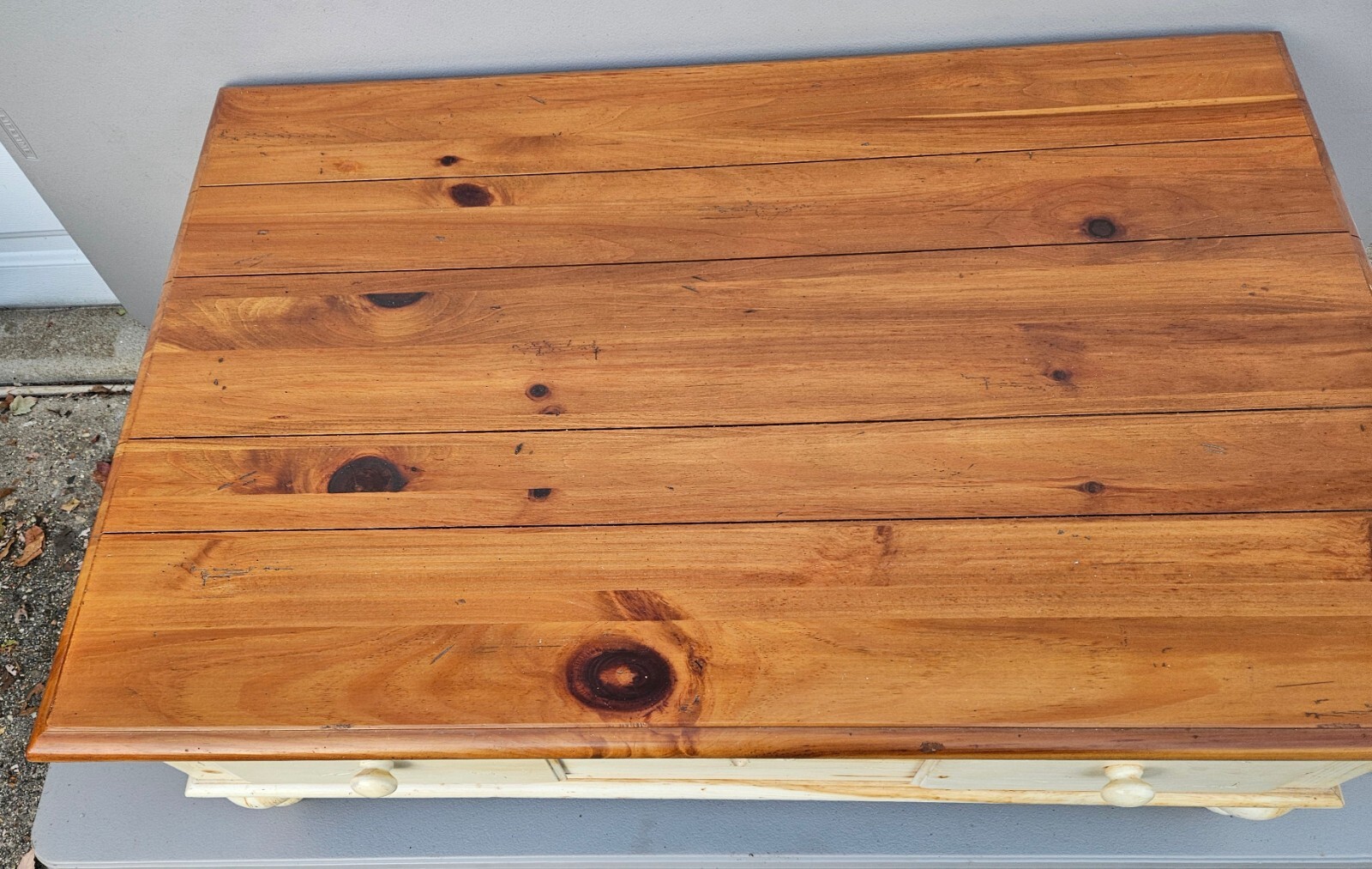 Ethan Allen Knotty Pine Farmhouse Distress Country Coffee Table with storage