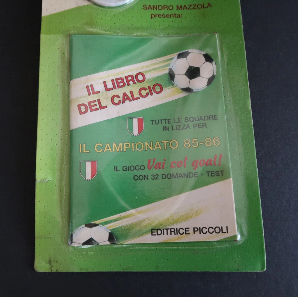 Diego Maradona Libro del Calcio 85-86 Gomme Pin's Naples Napoli Etat Neuf Foot - Photo 4/4