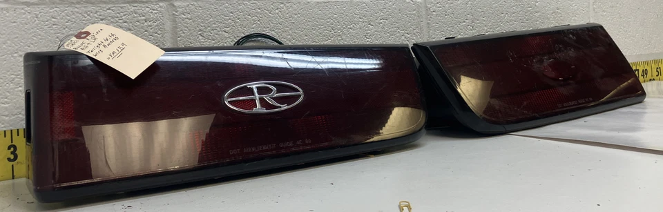 Used OEM GM RH/LH Taillights W/Wire Harness 1989-93 Buick Riviera (SVM159) - Image 2 of 4
