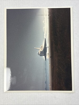 NASA STS 63 Shuttle Discovery Lands at KSC Press Photo 2