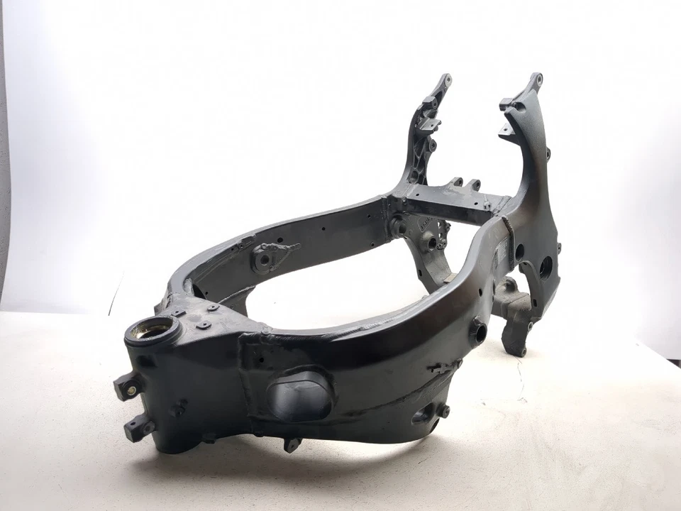 08-18 Suzuki Hayabusa GSX1300R chassi quadro principal STRAIGHT SLVG - Imagem 2 de 4