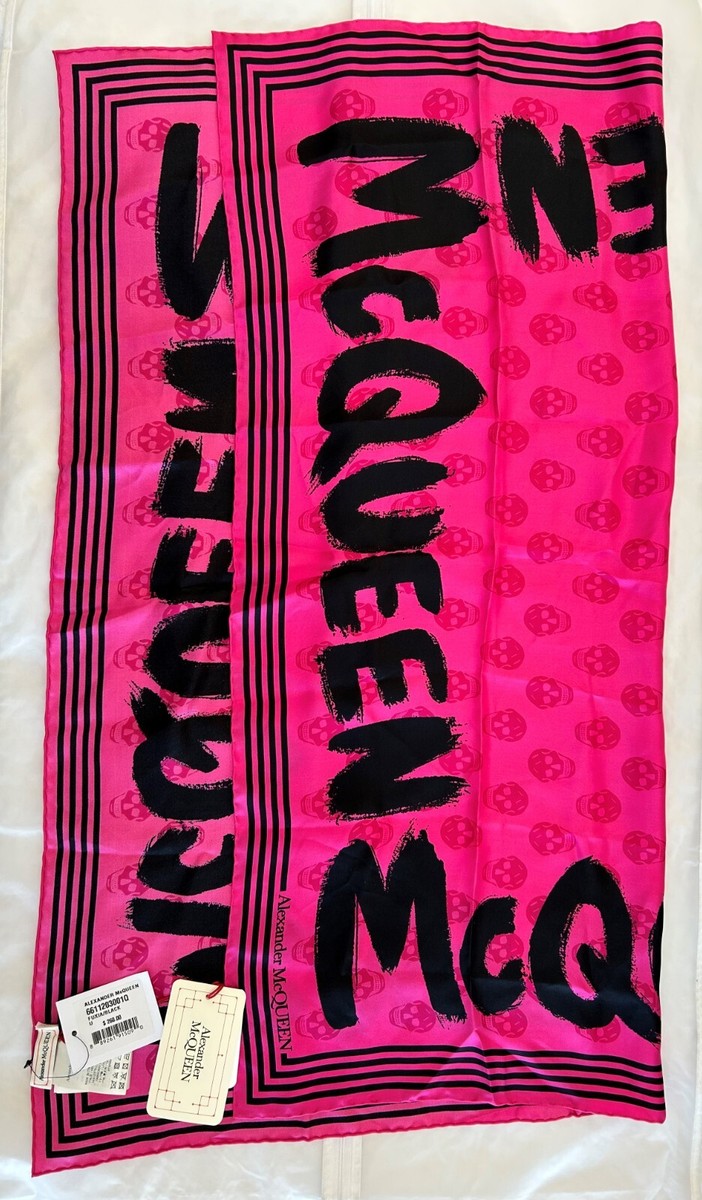 【Alexander McQueen】ストール　シルク　y2k イタリア製 NWT Alexander McQueen Graffiti Silk Skull Scarf Fuchsia