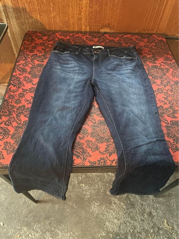 Signature by Levi Strauss & Co. Women Mid Rise Bootcut Jeans Size 18S/W34 L30