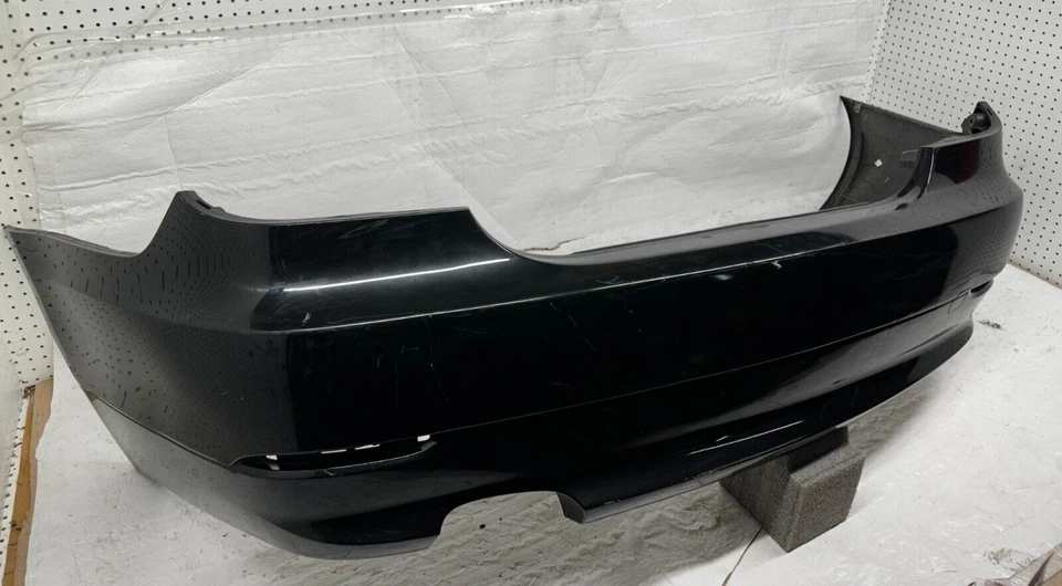 2008-2010 BMW E60 550i 535i 528i REAR BUMPER COVER 51127178176 OEM 08 09 10 Foto 3 de 4