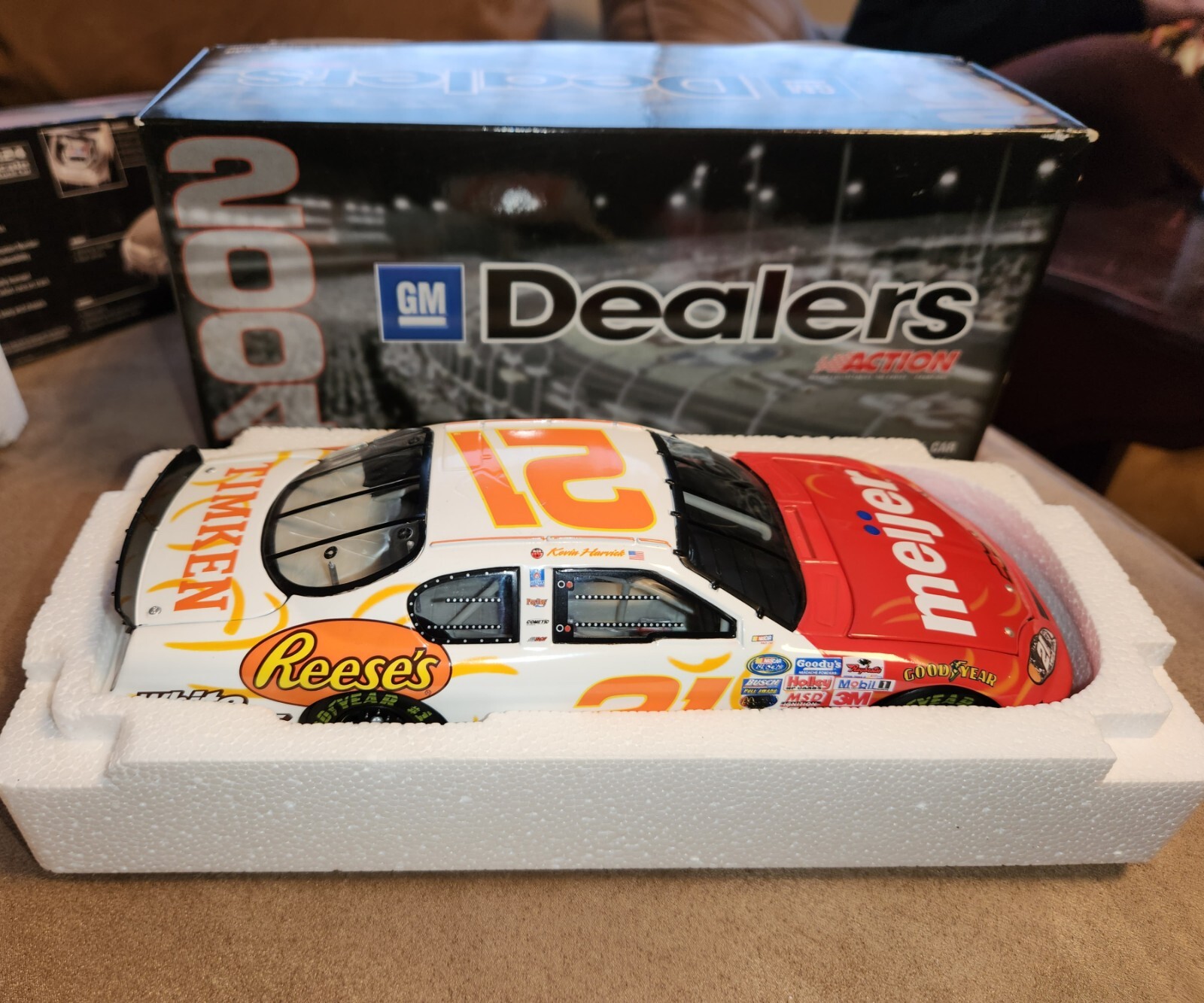 Action GM Dealers 2004 Kevin Harvick 21 124 DieCast Car Reese's 1 of